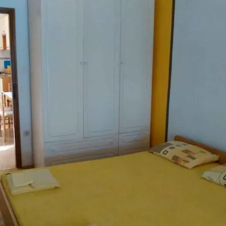 In 41877 Apartamento Jadranovo